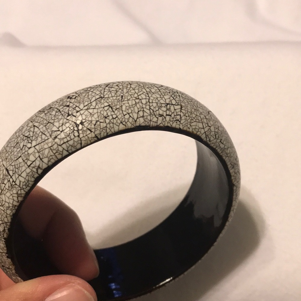 Eggshell bangle bracelet - Picture 3 of 5
